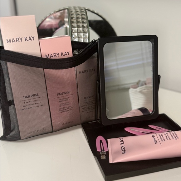 Mary Kay TimeWise Skincare Set with Mirror - Pink and Black - Picture 1 of 1